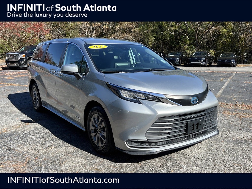 2021 Toyota Sienna LE 8 Passenger