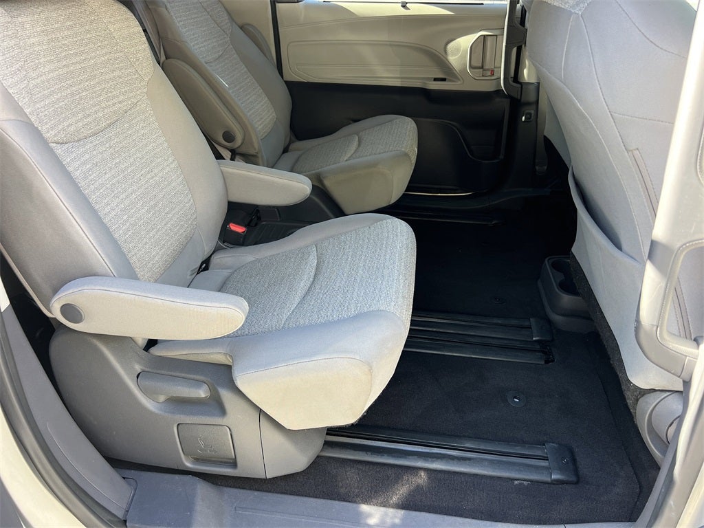 2021 Toyota Sienna LE 8 Passenger