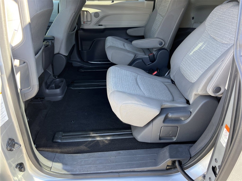 2021 Toyota Sienna LE 8 Passenger
