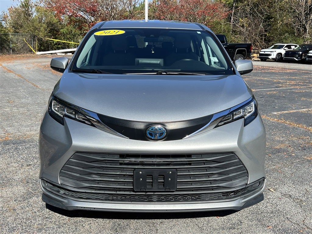 2021 Toyota Sienna LE 8 Passenger