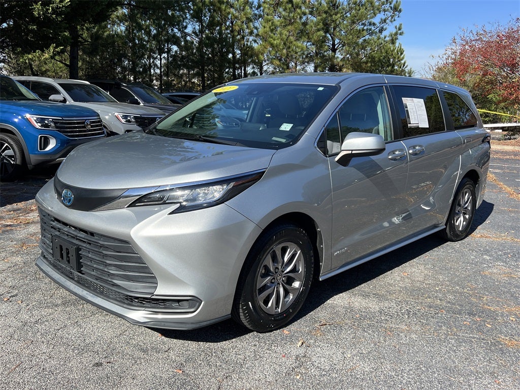 2021 Toyota Sienna LE 8 Passenger