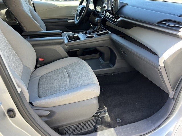 2021 Toyota Sienna LE 8 Passenger