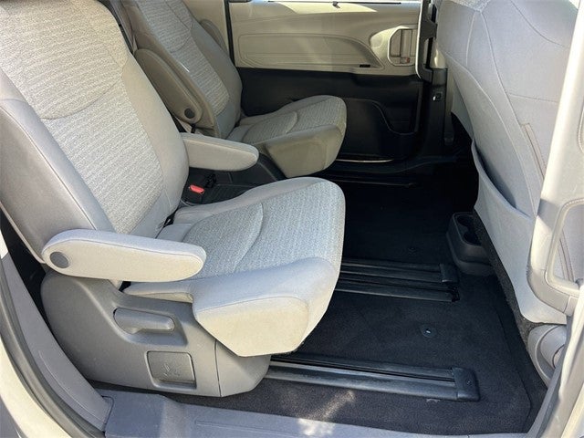 2021 Toyota Sienna LE 8 Passenger