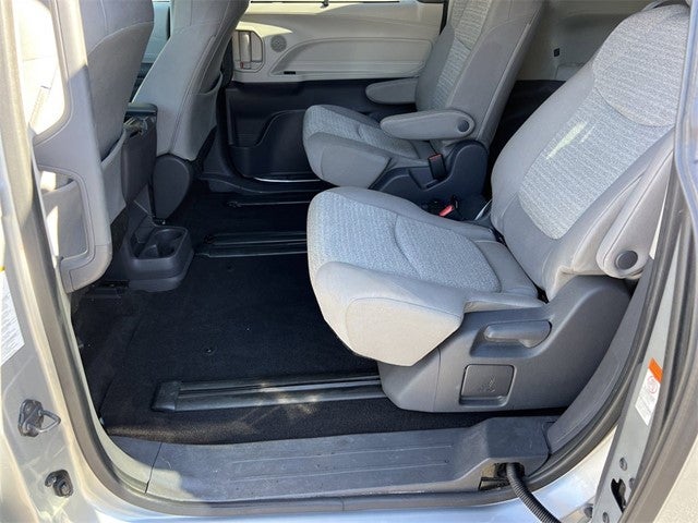 2021 Toyota Sienna LE 8 Passenger