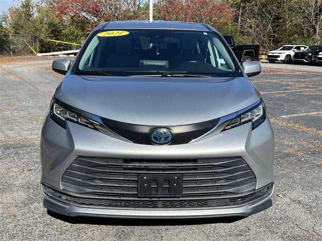 2021 Toyota Sienna LE 8 Passenger