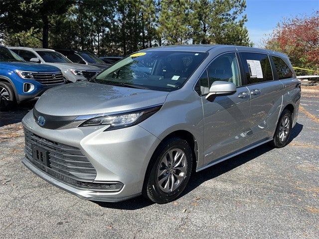 2021 Toyota Sienna LE 8 Passenger