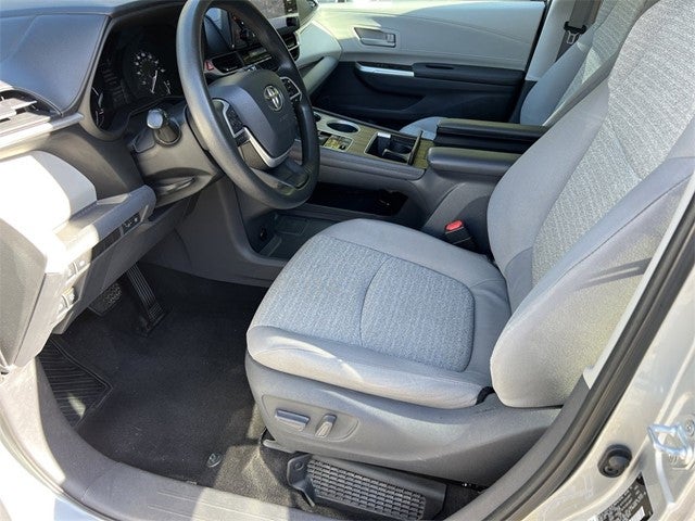 2021 Toyota Sienna LE 8 Passenger