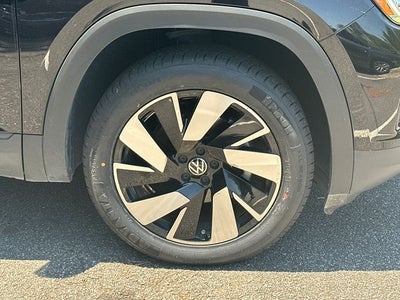 2025 Volkswagen Atlas Cross Sport 2.0T SE w/Technology