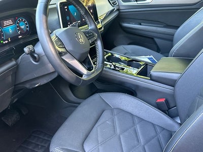 2024 Volkswagen Atlas Cross Sport 2.0T SE w/Technology