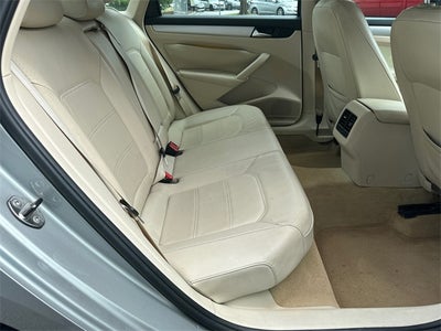 2013 Volkswagen Passat TDI SE w/Sunroof