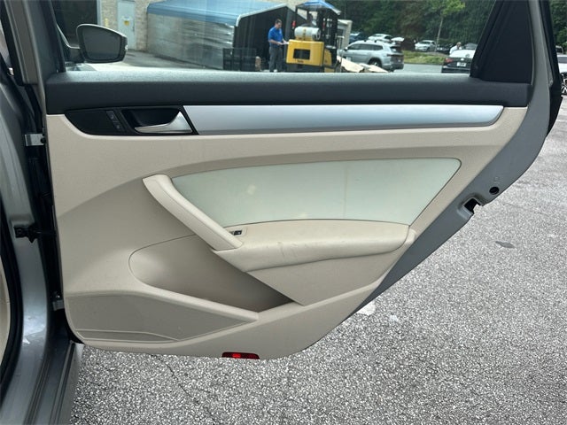 2013 Volkswagen Passat TDI SE w/Sunroof