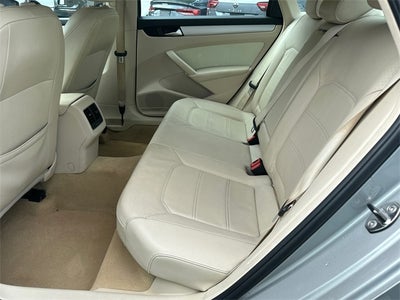 2013 Volkswagen Passat TDI SE w/Sunroof