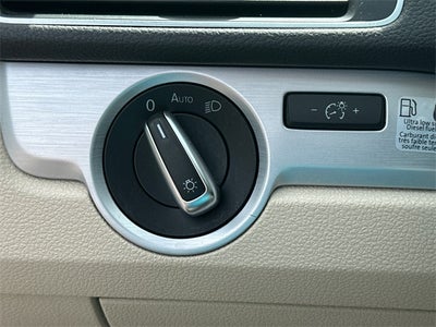 2013 Volkswagen Passat TDI SE w/Sunroof