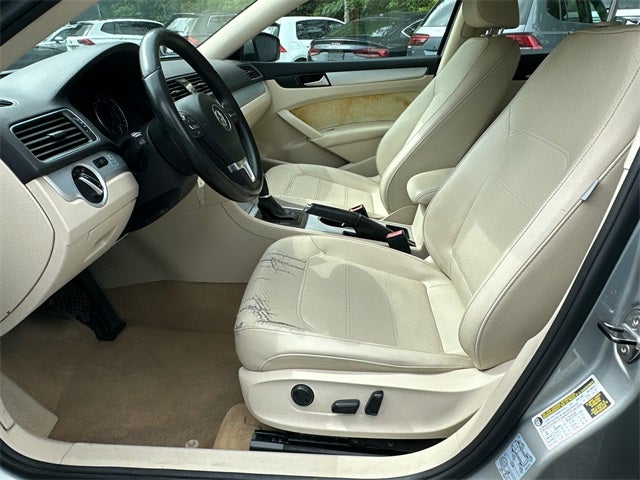 2013 Volkswagen Passat TDI SE w/Sunroof