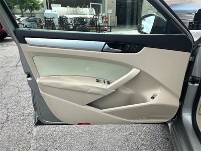 2013 Volkswagen Passat TDI SE w/Sunroof