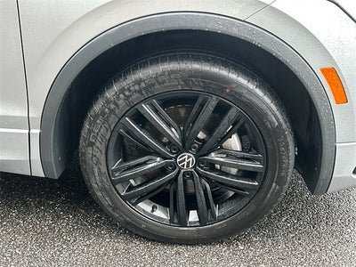 2022 Volkswagen Tiguan 2.0T SE R-Line Black
