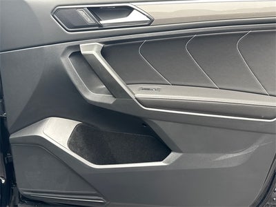 2024 Volkswagen Tiguan 2.0T SE R-Line Black