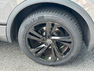 2023 Volkswagen Tiguan 2.0T SE R-Line Black