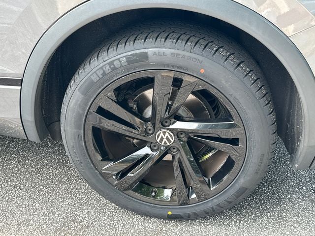 2023 Volkswagen Tiguan 2.0T SE R-Line Black