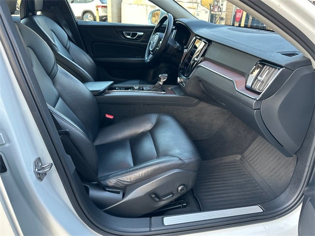 2021 Volvo S60 T6 Momentum