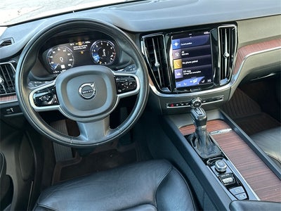 2021 Volvo S60 T6 Momentum
