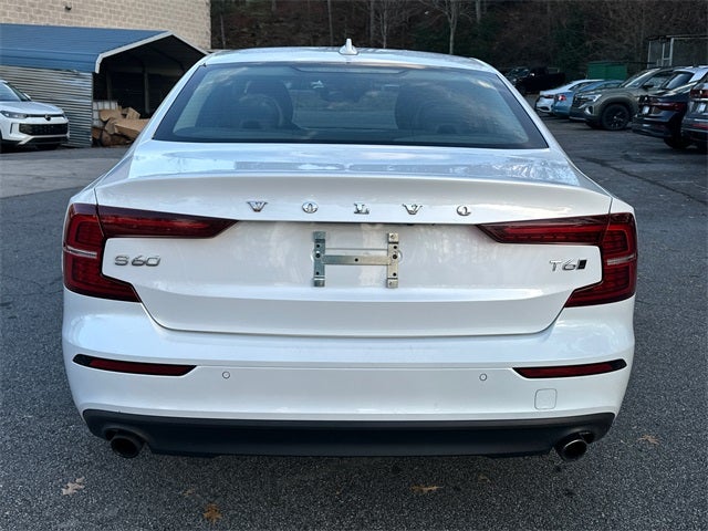 2021 Volvo S60 T6 Momentum