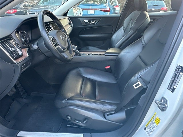 2021 Volvo S60 T6 Momentum